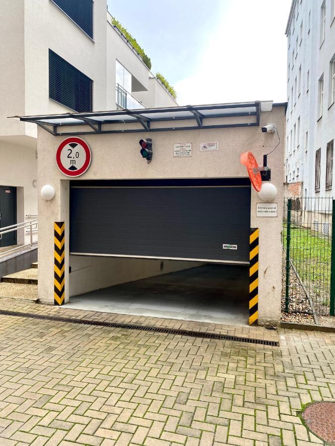 The Elite Suite Downtown A/C & Garage Parking Bratislava Eksteriør bilde